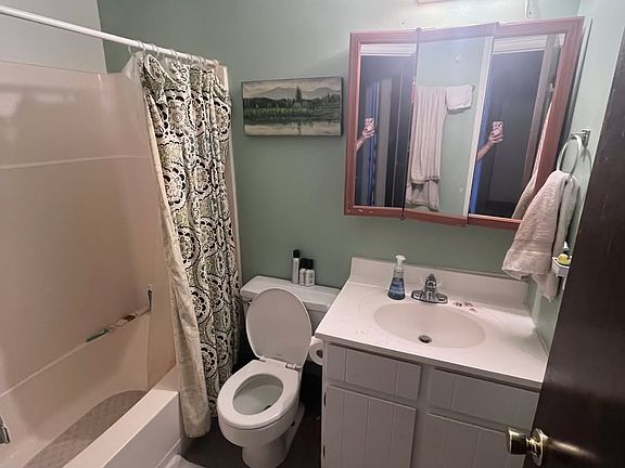 4th image of 1460 Edgewood Ct