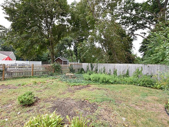 5th image of 133 Fairfax Dr