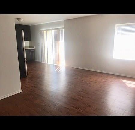 3rd image of 804 W 17th St