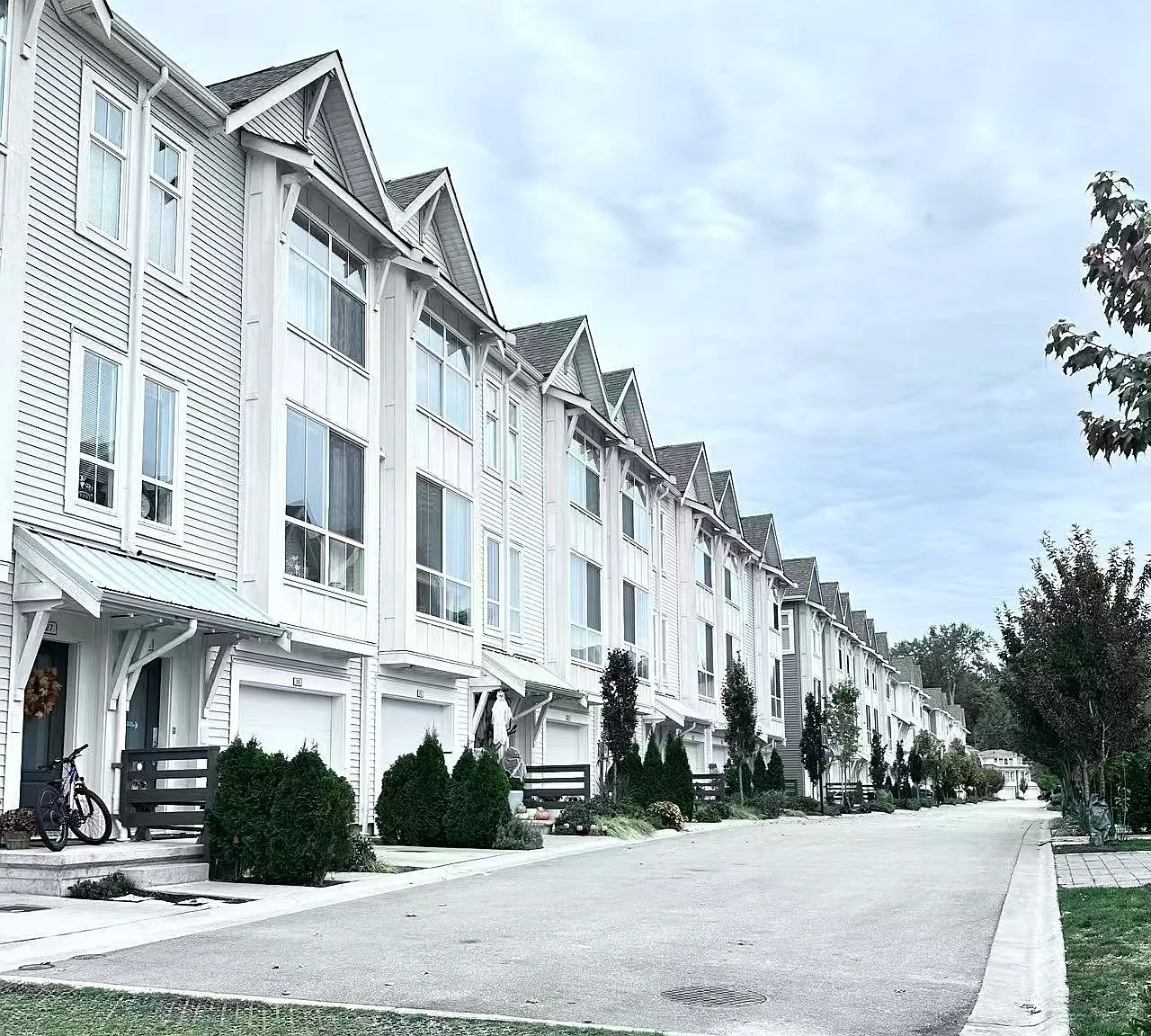 3 bed, 2.5 bath, 1300 sqft, $1,280 — Photo 2