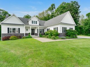 35 Biltmore Dr, Hopewell Junction, NY 12533