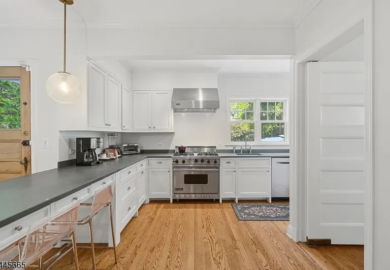 40 Oakwood Ave — Photo 13