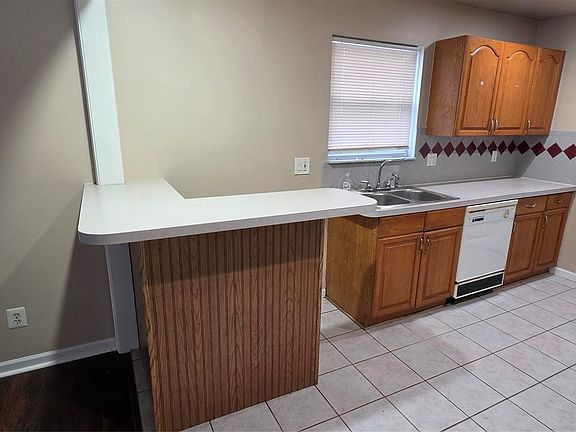 4th image of 14292 Hendricks Ave