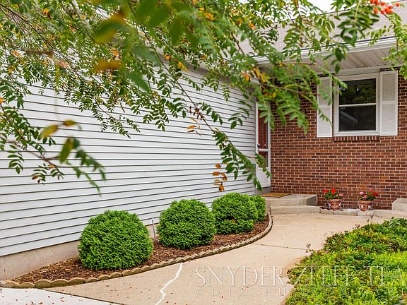 2nd image of 139 Laurelwood Ct SW #104