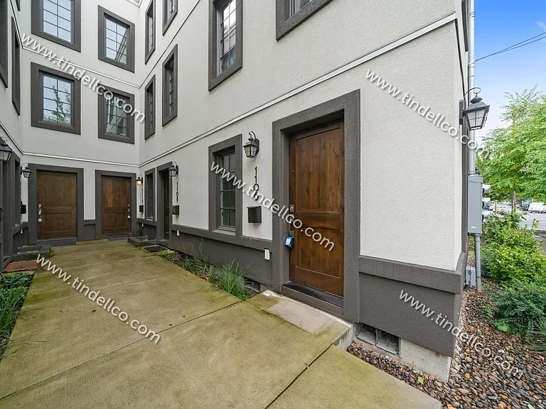 1106-1110 SE Lincoln St — Photo 1