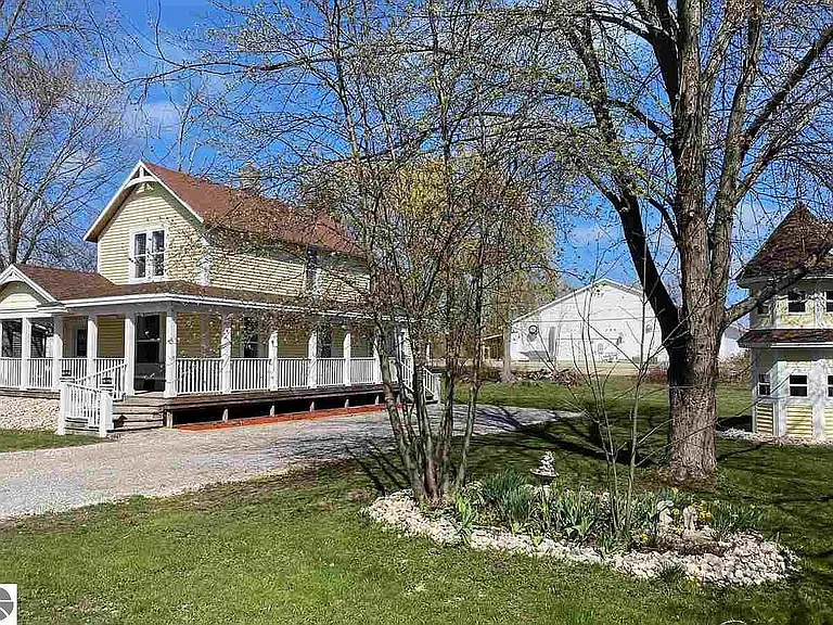 409 Cedar St — Photo 17