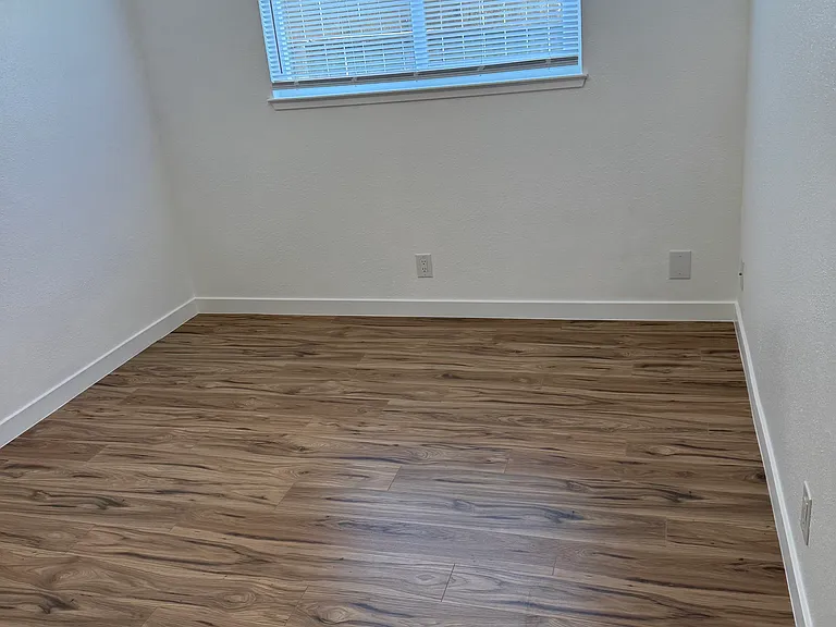 630 W 2nd Ave #7 — Photo 10