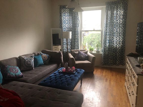 2nd image of 836 N Damen Ave APT 2