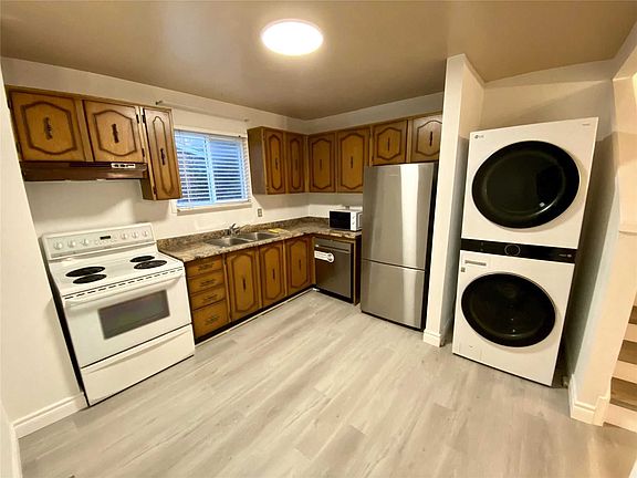 3rd image of 204 Harrison Dr