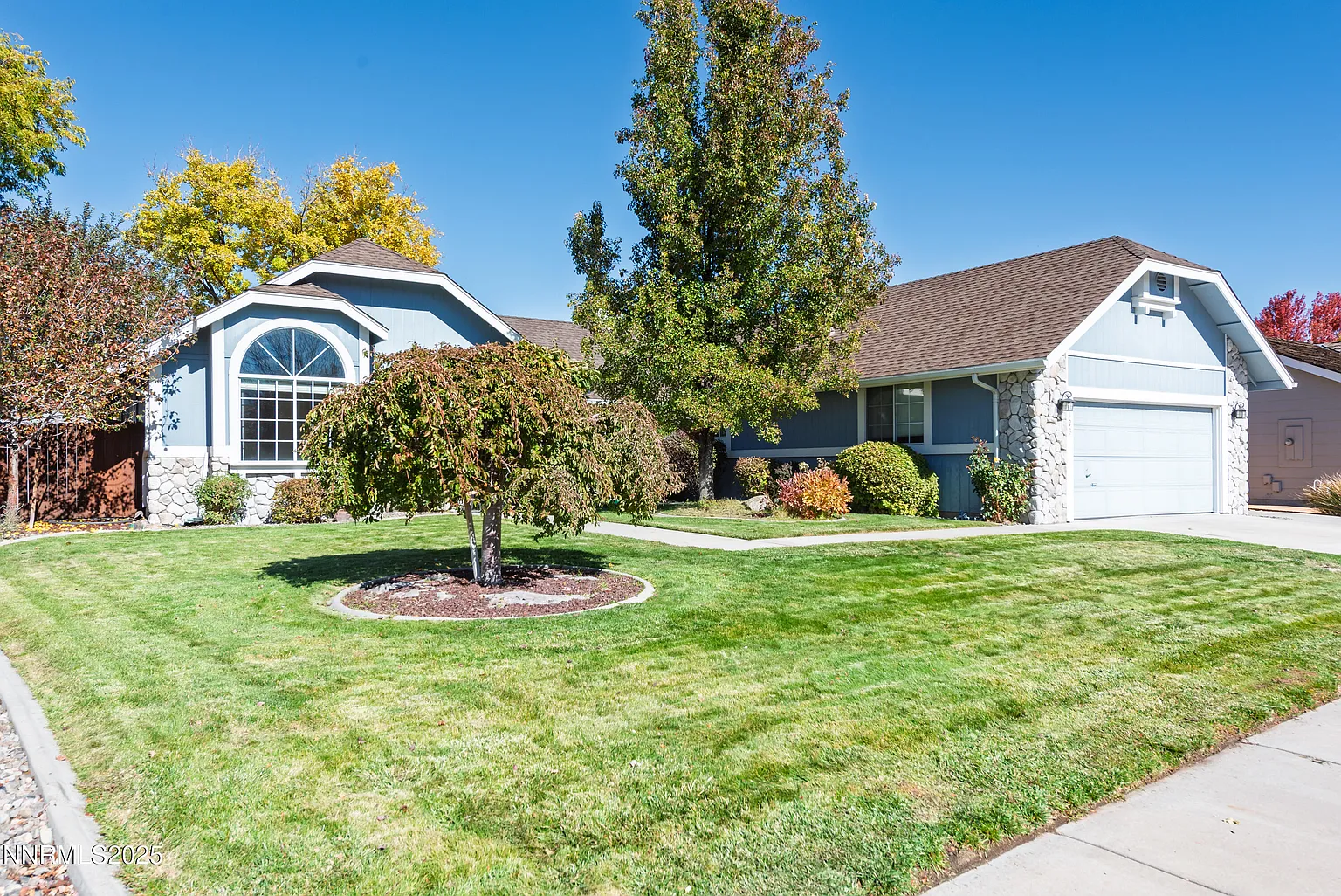 1123 Wisteria Dr photo 1