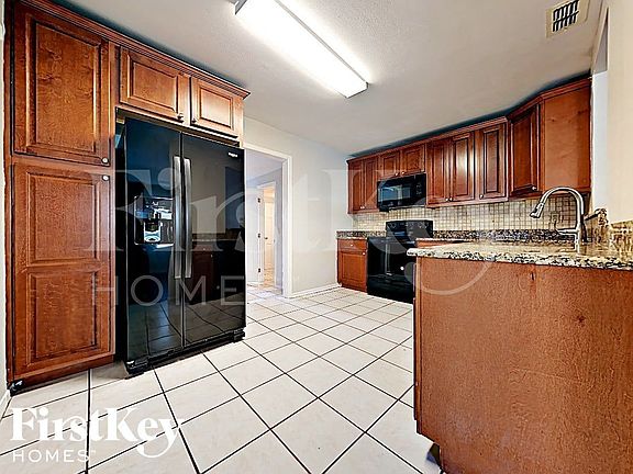4th image of 3523 W Ballast Point Blvd