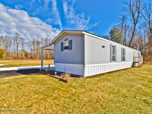 221 Oak Run Ln, Stroudsburg, PA 18360
