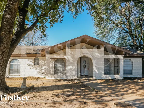 800 W Cheryl Ave, Hurst, TX 76053