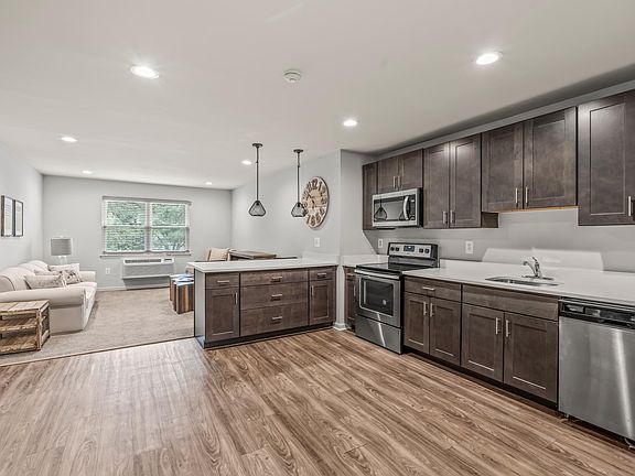 4th image of 399 Jackson Ave #0