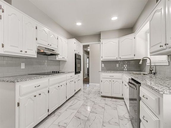 4th image of 1409 Tanglewood Dr