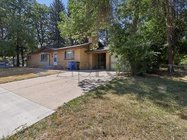 633 E Stuart St — Photo 3