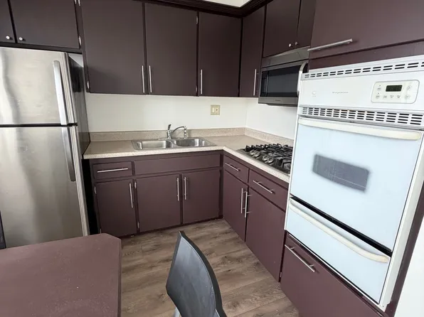 830 S Barrington Ave APT 6, Los Angeles, CA 90049