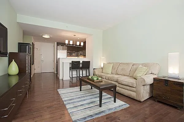 Sold by R New York | media 40