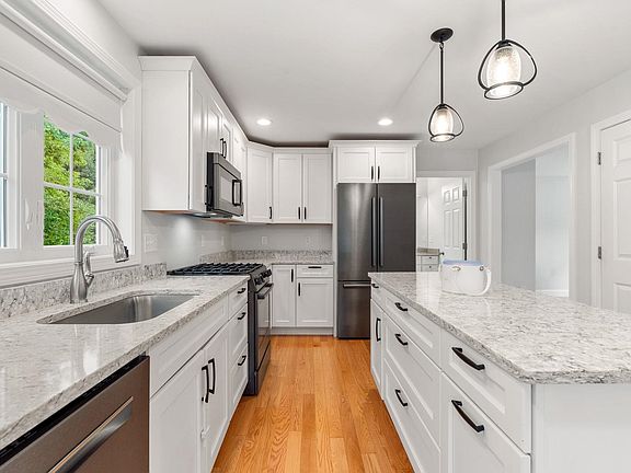 4th image of 43 Hampton Road