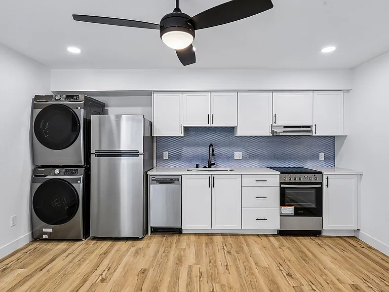 The Crest |NEWLY Renovated Studios, Lofts, 1, 2 & 3 Bedroom Homes Near the Beach — Photo 51