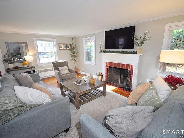 26 Greystone Rd — Photo 4