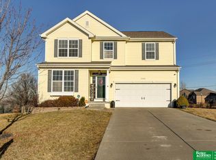 1122 Port Royal Dr, Papillion, NE 68046