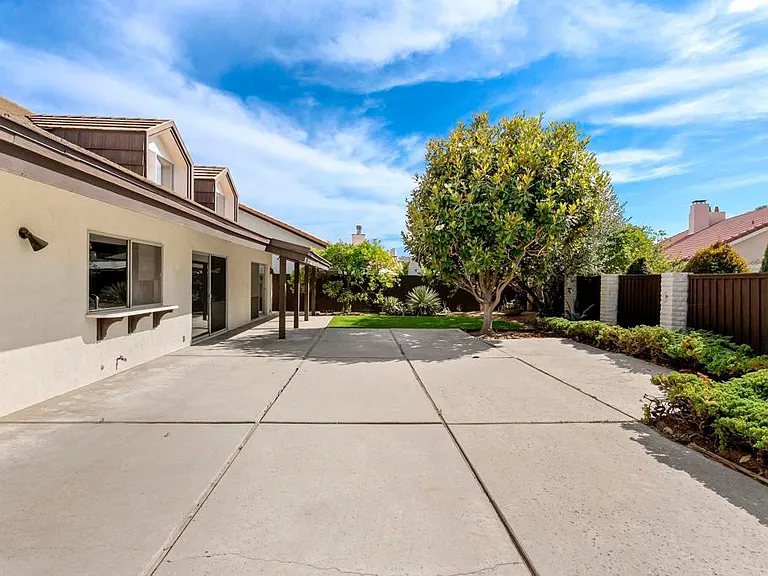 16138 Via Madera Circa E — Photo 38