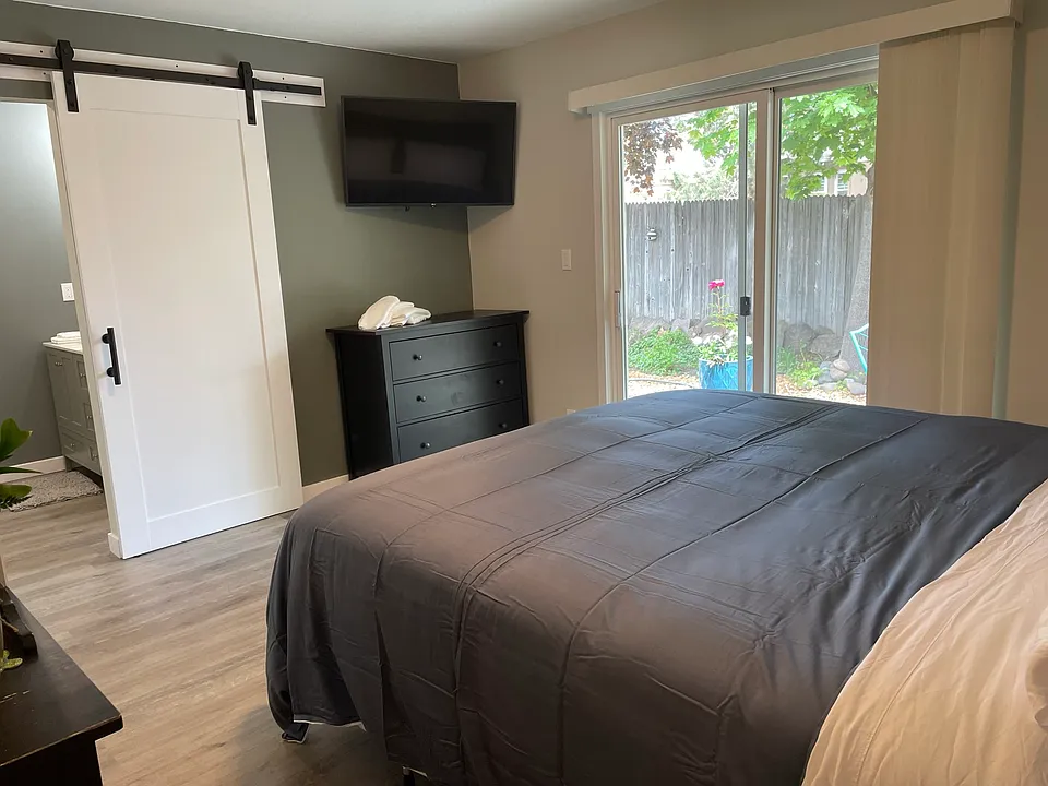Main house, primary suite with walk-in closet and shower ensuite. Beds and televisions to remain in home.