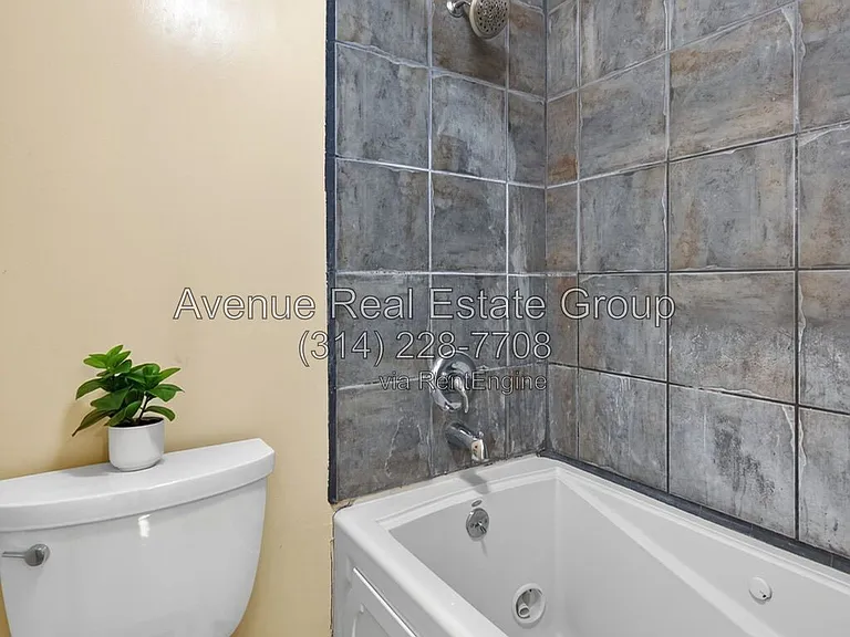 5559 Pershing Ave #1F — Photo 30