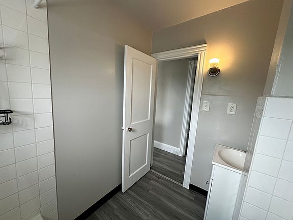 3rd image of 100 Windsor St