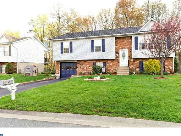 2nd image of 129 Fantasia Dr
