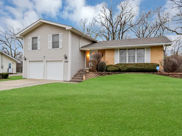 1592 Rosedale Ln, Hoffman Estates, IL 60169