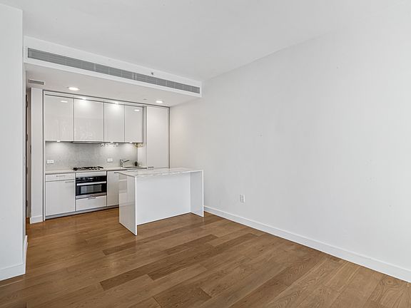 3rd image of 301 E 61st St APT 2A