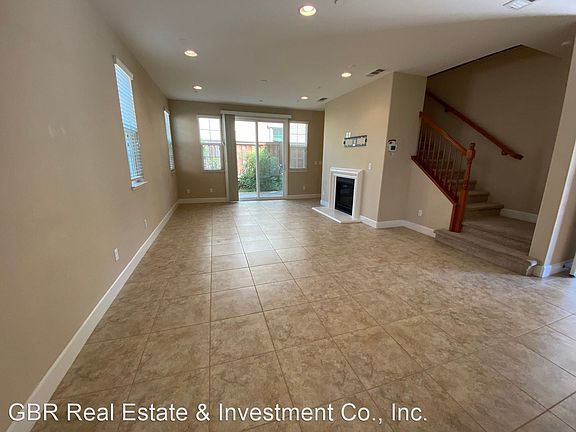 3rd image of 901 Blossom Rock Ln