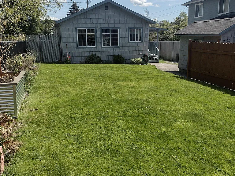 2614 Saint Paul St — Photo 11