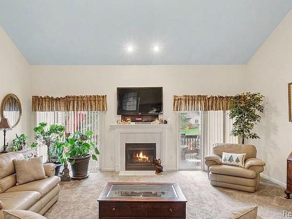 5th image of 2053 Golfcrest Dr