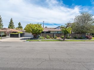 2920 Club House Rd, Costa Mesa, CA 92626
