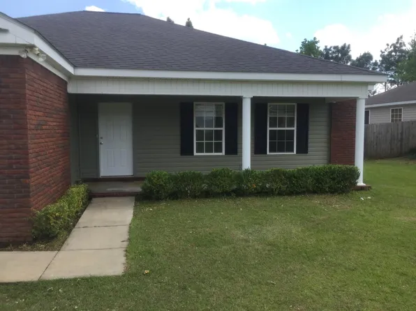 732 Jester St, Cowarts, AL 36321