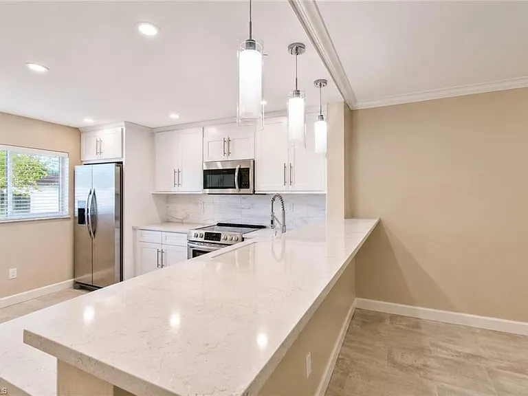 2360 Naples Trace Cir #6 — Photo 5