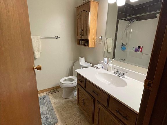 5th image of 10705 Briarwood Cres