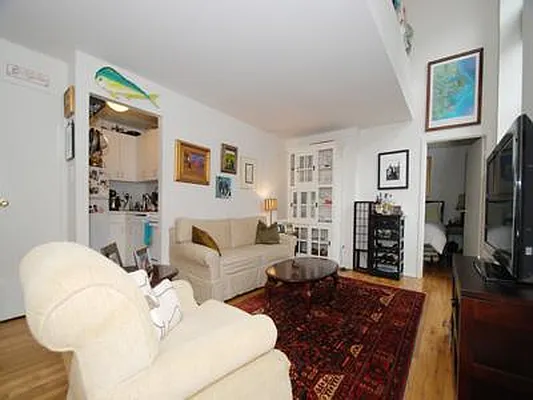 Rented by Buchbinder & Warren | media 16