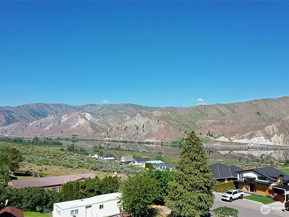 3rd image of 565 Entiat Place