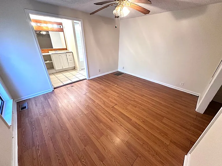 2622 Callier Springs Rd SE — Photo 10