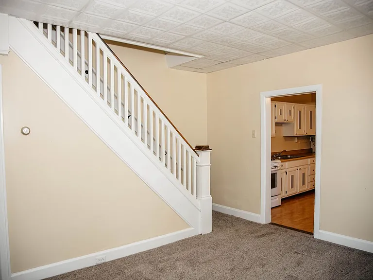 327 Spruce St — Photo 8
