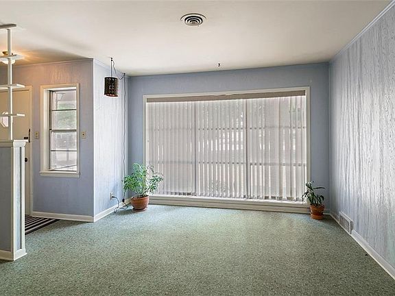 5th image of 2119 Glenwood Ln