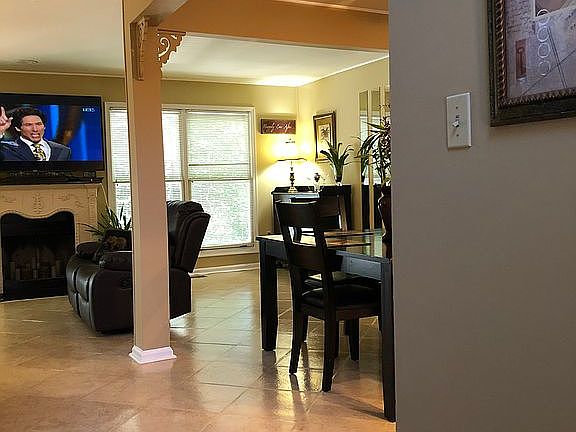 Entrance Dining to Right