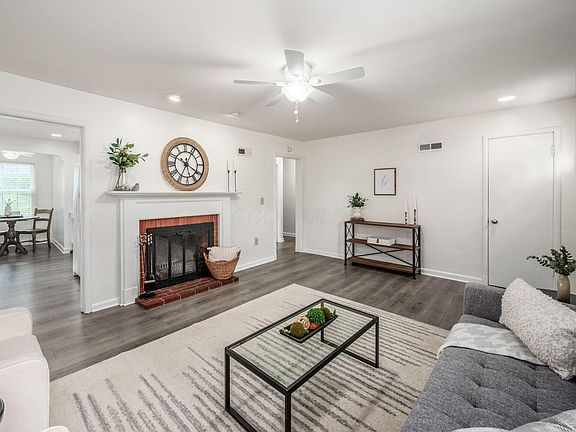 3rd image of 2769 Parkland Pl