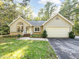 11390 Ridge Rd, South Lyon, MI 48178