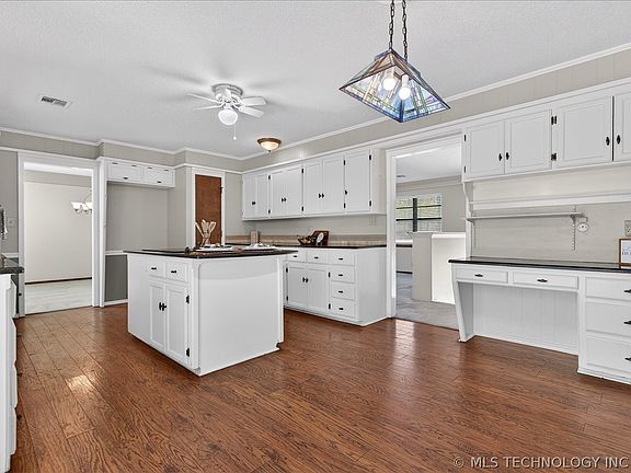 3rd image of 1419 SE Oakdale Dr