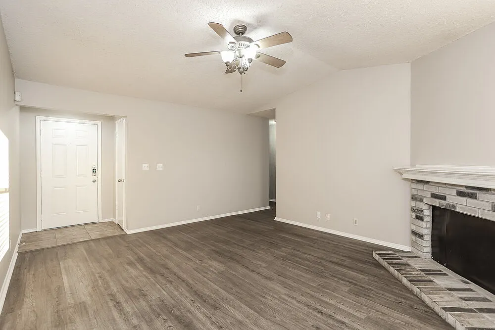 3 bed, 2.0 bath, 1215 sqft, $1,875 — Photo 3